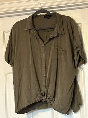 Lulus Olive Button-Front Short Sleeve Shirt